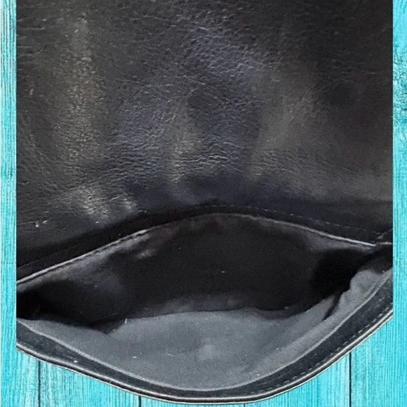 Wanderers Trieste Leather Crossbody Bag - Picture 10 of 13